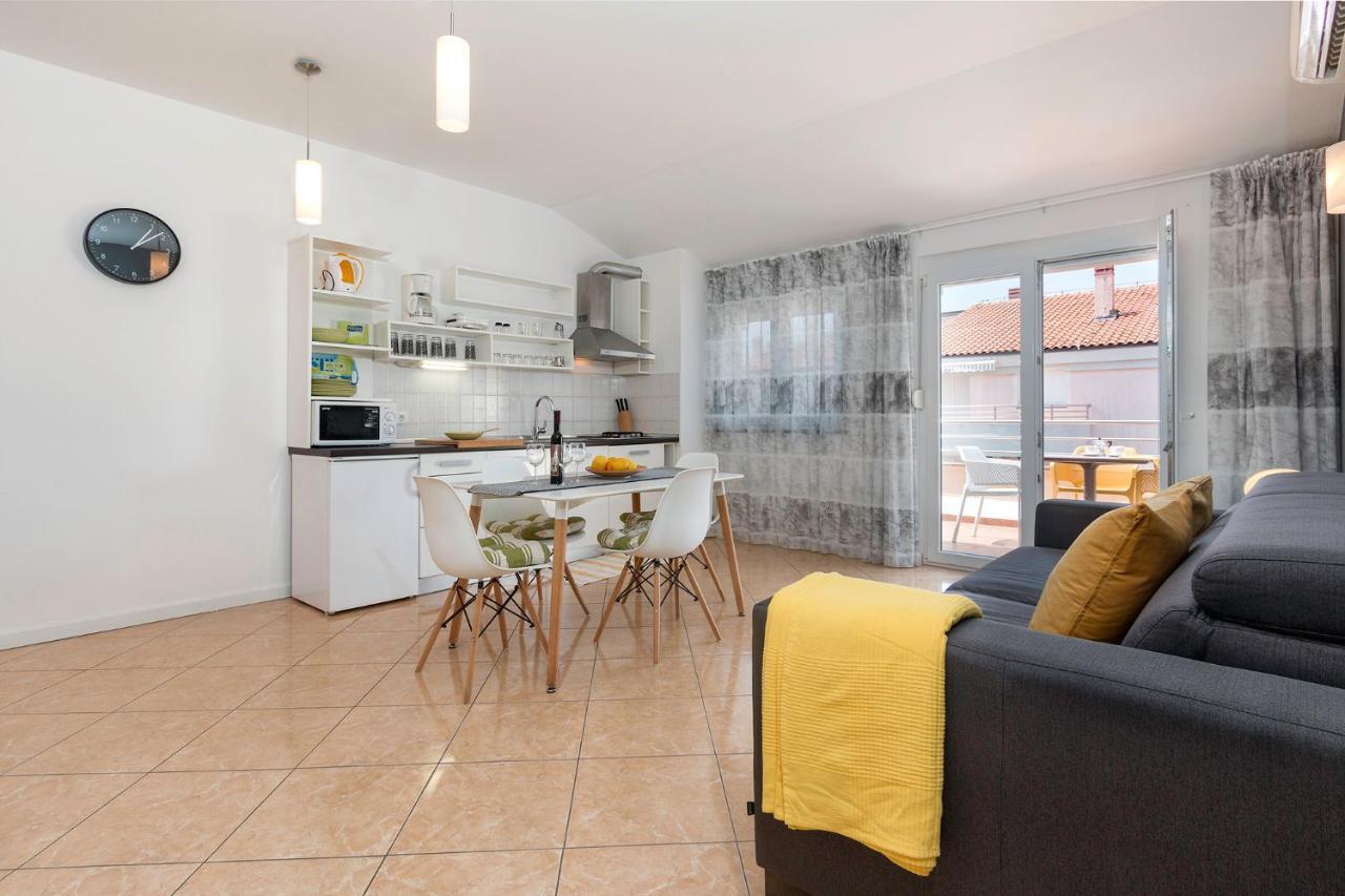 Seafront Apartment Gaby Medolino Esterno foto
