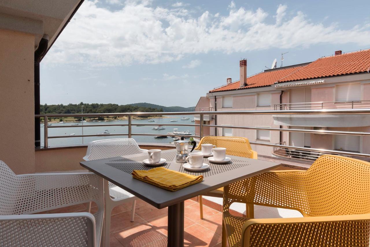 Seafront Apartment Gaby Medolino Esterno foto